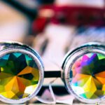 Gafas con visión en colores que representan la visión de la vida desde el autismo